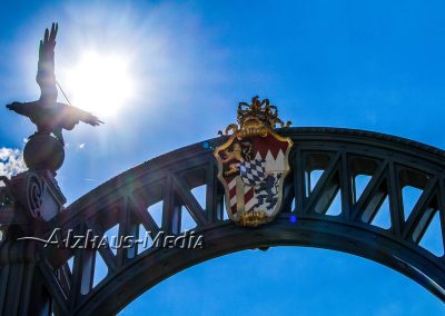 Alzhaus-Media Bildagentur im Chiemgau: Bayerisches Wappen an der Laufener Salzachbrücke