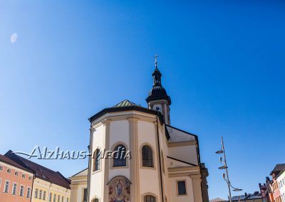 Alzhaus-Media Bildagentur im Chiemgau: St. Oswald vom Traunsteiner Stadtplatz aus gesehen