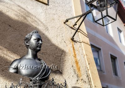 Alzhaus-Media Bildagentur im Chiemgau: König-Max-II.-Brunnen neben dem Trostberger "Club Stiege"