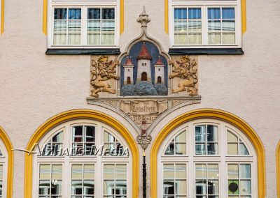 Alzhaus-Media Bildagentur im Chiemgau: Trostberger Stadtwappen am Rathaus
