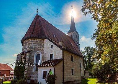 Alzhaus-Media Bildagentur im Chiemgau: Kirche St. Peter und Paul im Trostberger Ortsteil Lindach